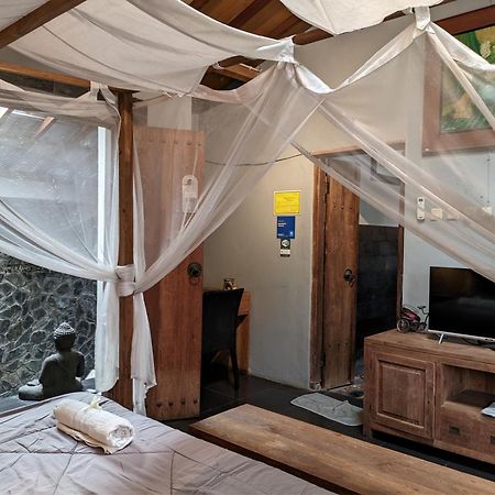 Astuti Gallery Homestay Jogjacarta Exterior foto
