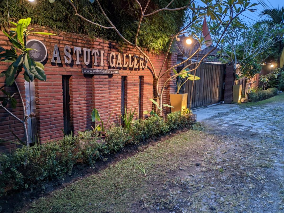 Astuti Gallery Homestay Jogjacarta Exterior foto