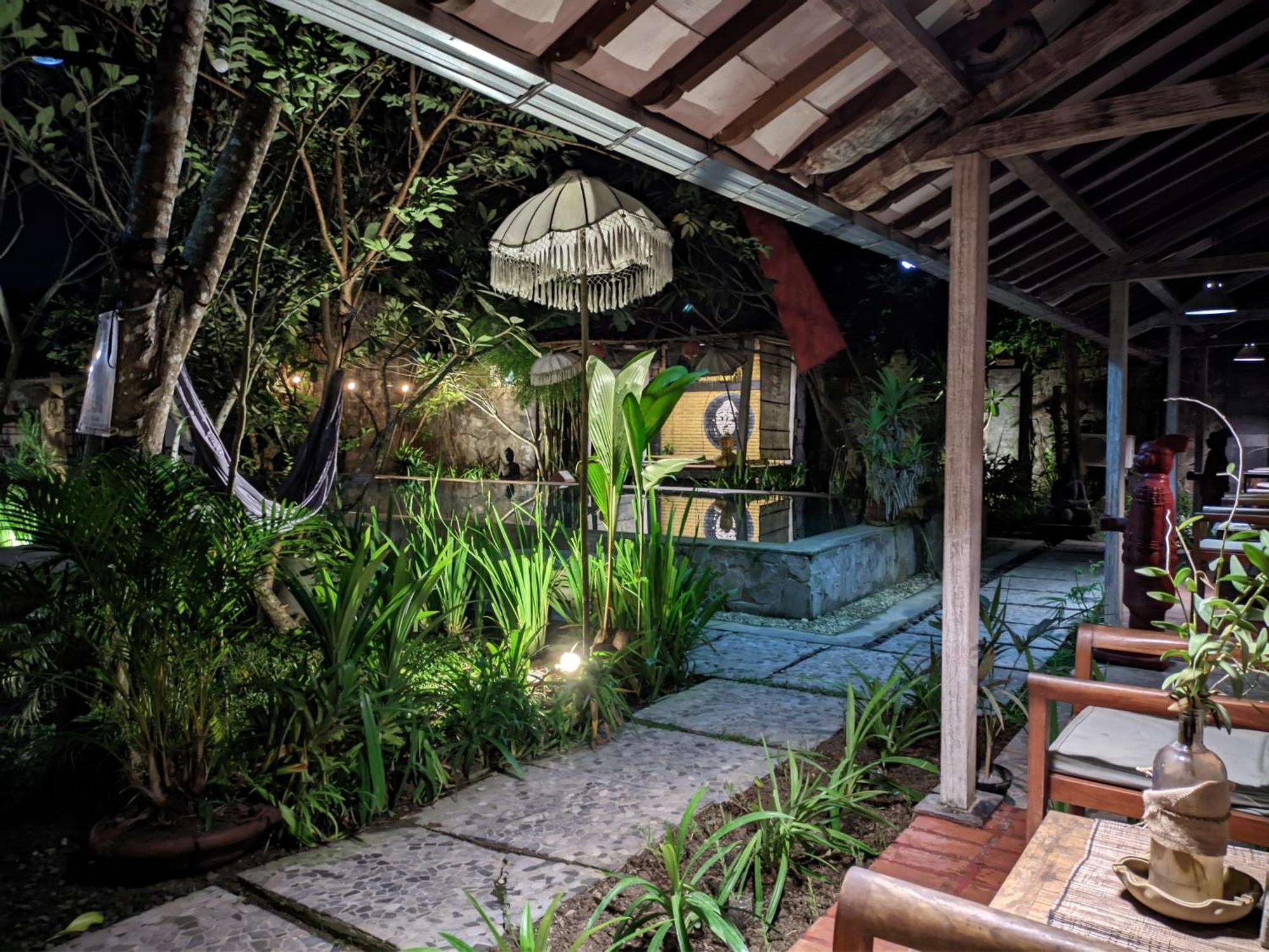Astuti Gallery Homestay Jogjacarta Exterior foto