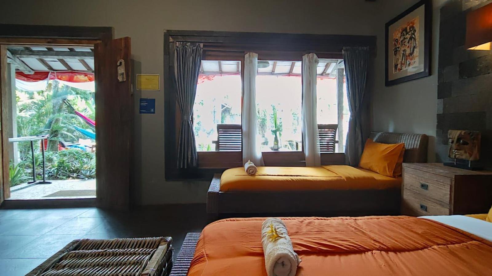 Astuti Gallery Homestay Jogjacarta Exterior foto